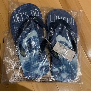💦✏️🆓 with $30 purchase- NWT Children’s Place Shark Flip Flops - Size Youth 1-2